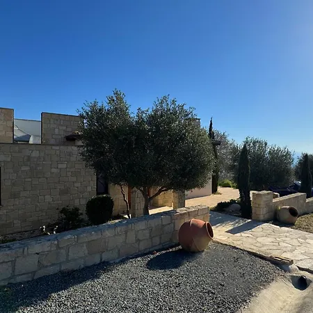 Niloamna Kritou Terra